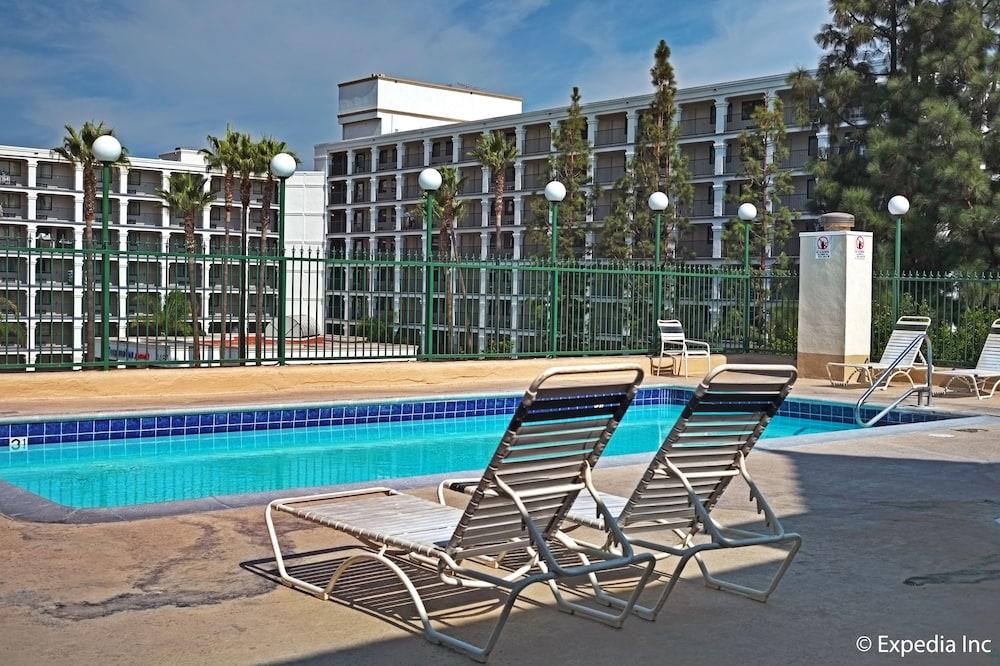 Anaheim Camelot Inn & Suites 外观 照片
