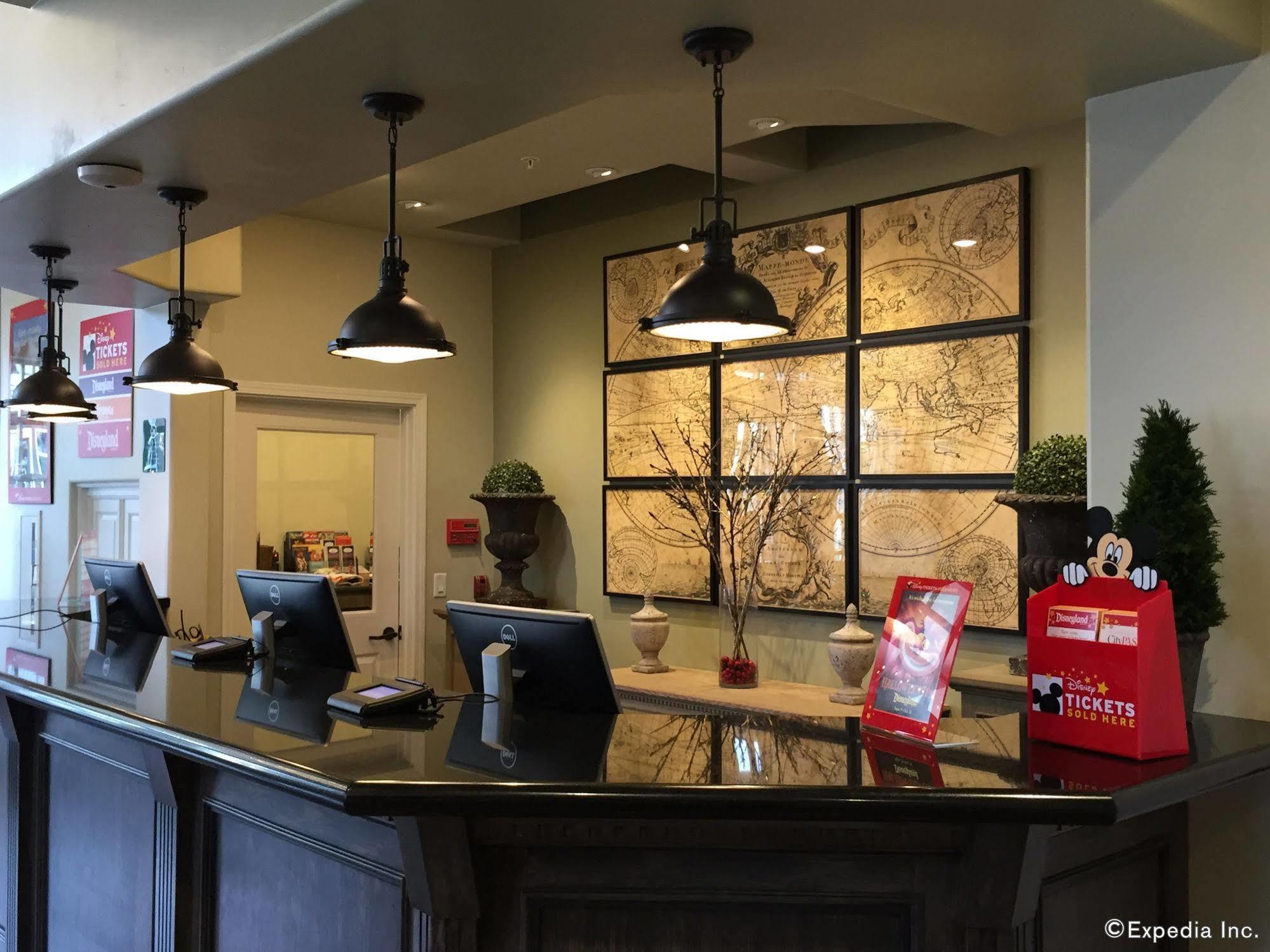 Anaheim Camelot Inn & Suites 外观 照片